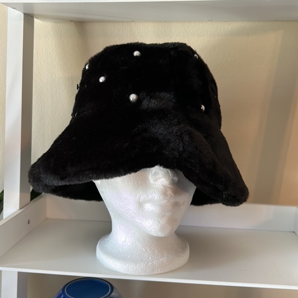 PIA ROSSINI faux fur bucket hat with pearl appliqués one size - Picture 3 of 8